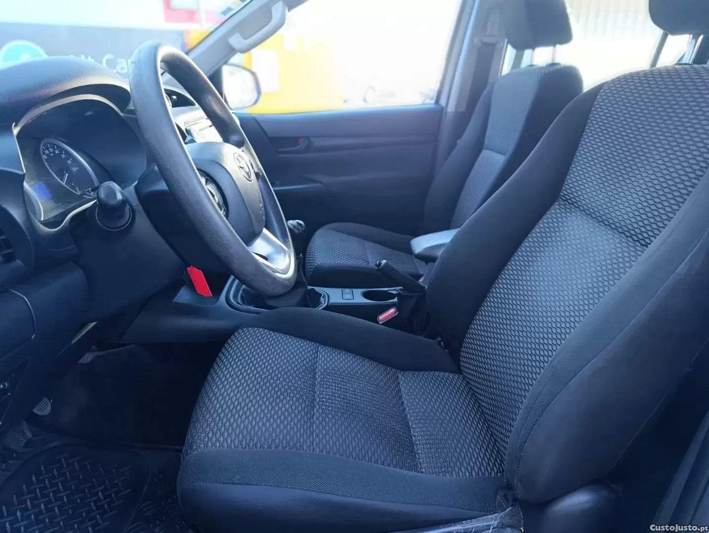 Toyota Hilux 2.4 d-4d 4wd cd chv — fotografia 7