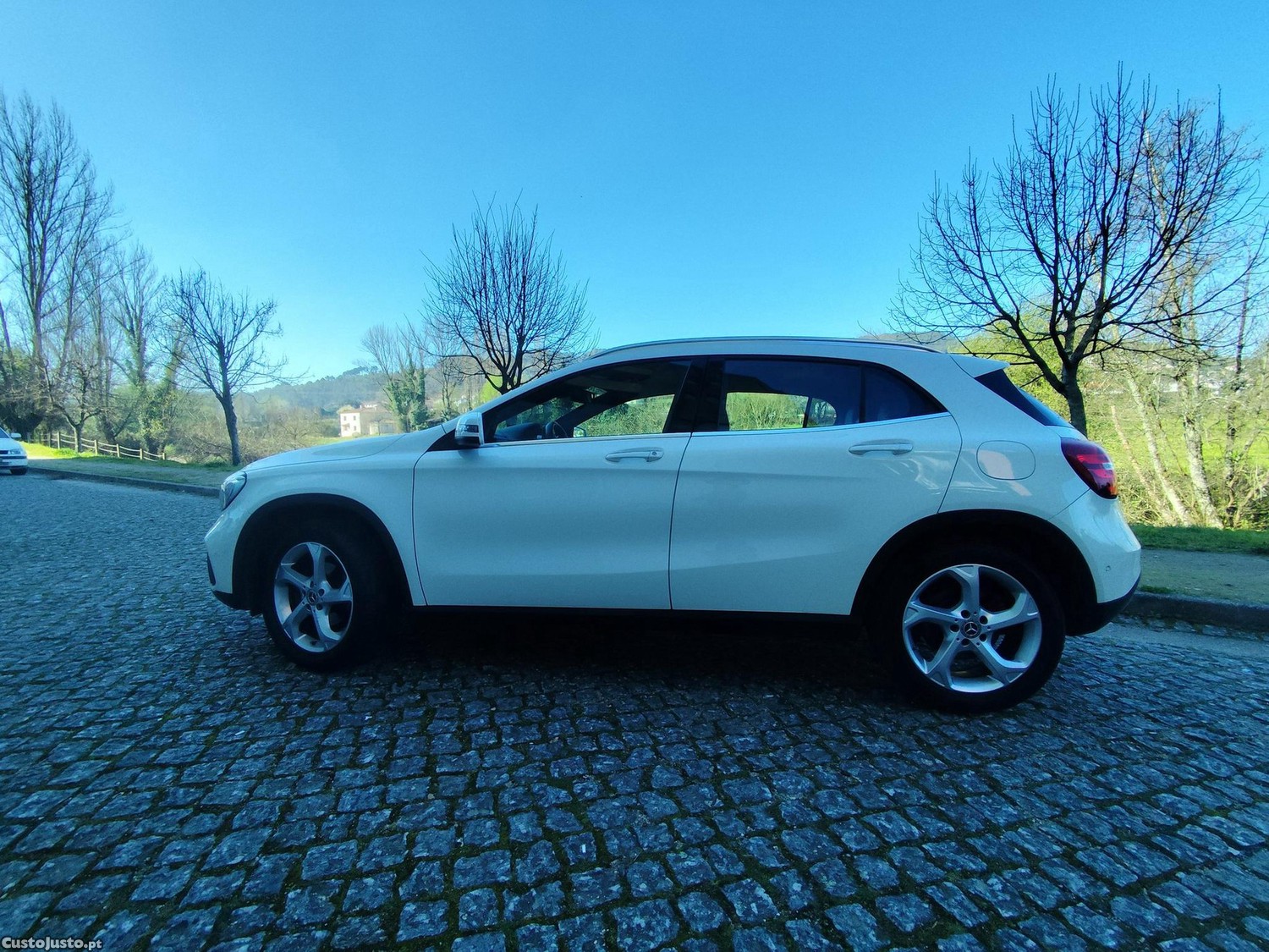 Mercedes-Benz GLA 180 CDI Urban Aut. — fotografia 14
