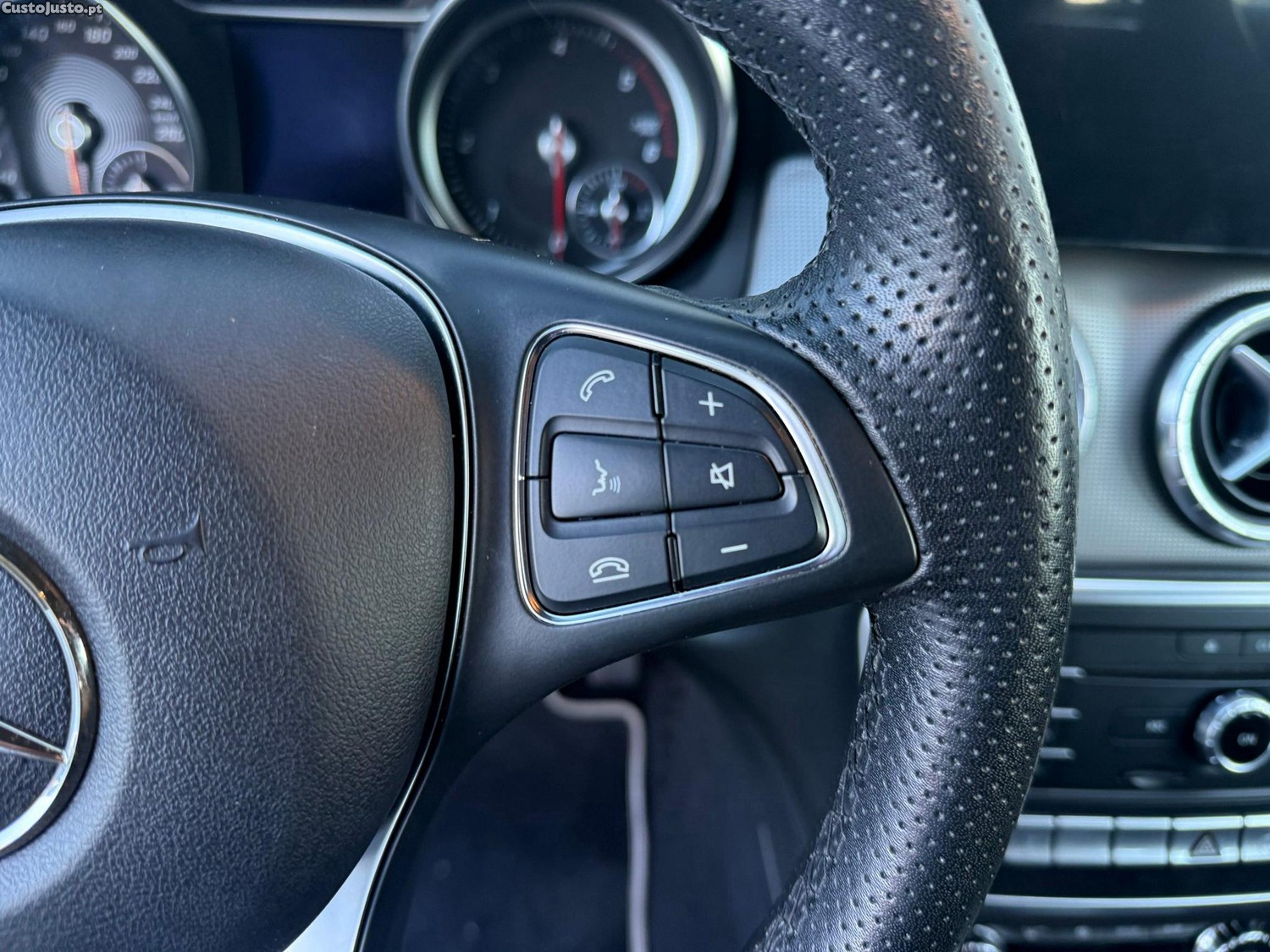Mercedes-Benz CLA 180 d Urban — fotografia 17