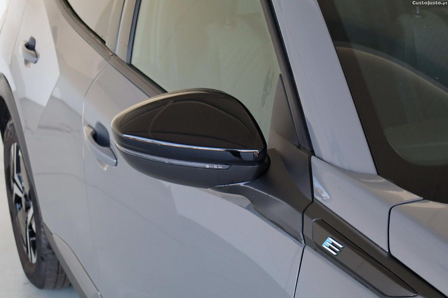 Peugeot 2008 50 kWh Allure - 24 — photo 4