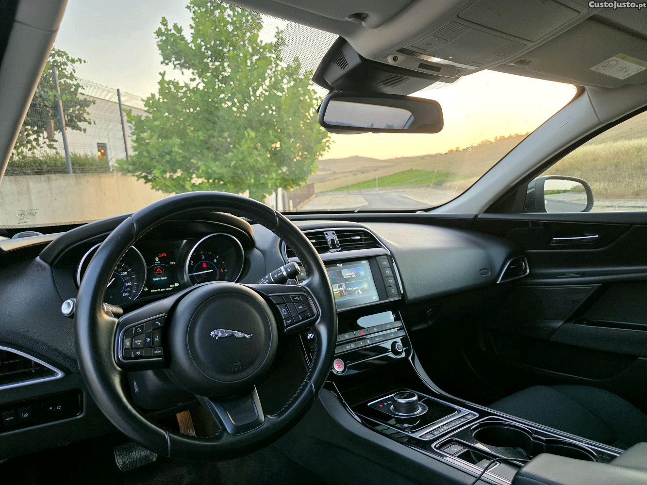 Jaguar XE pure — fotografia 2