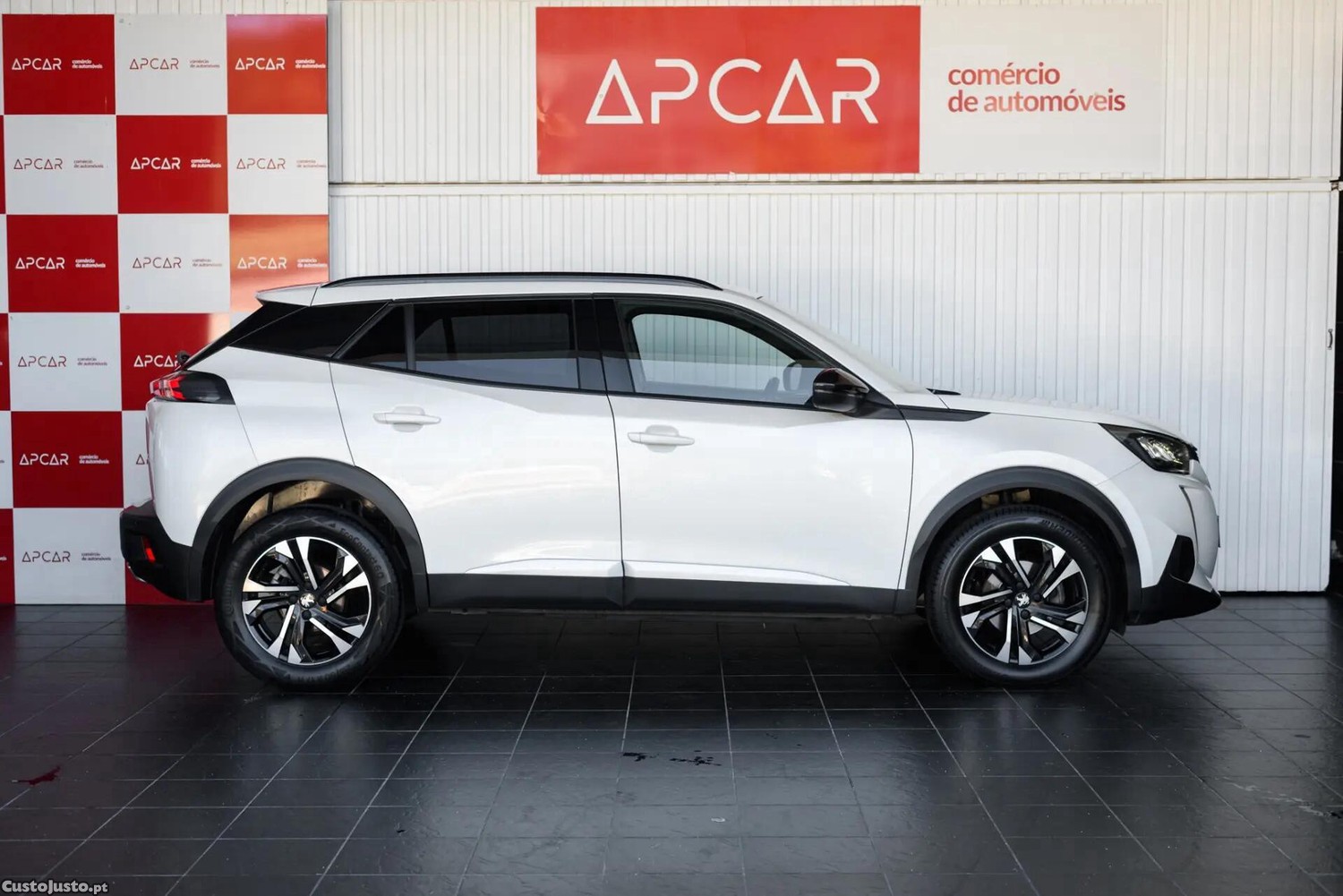 Peugeot 2008 1.2 PureTech Allure EAT8 - 23 — photo 4