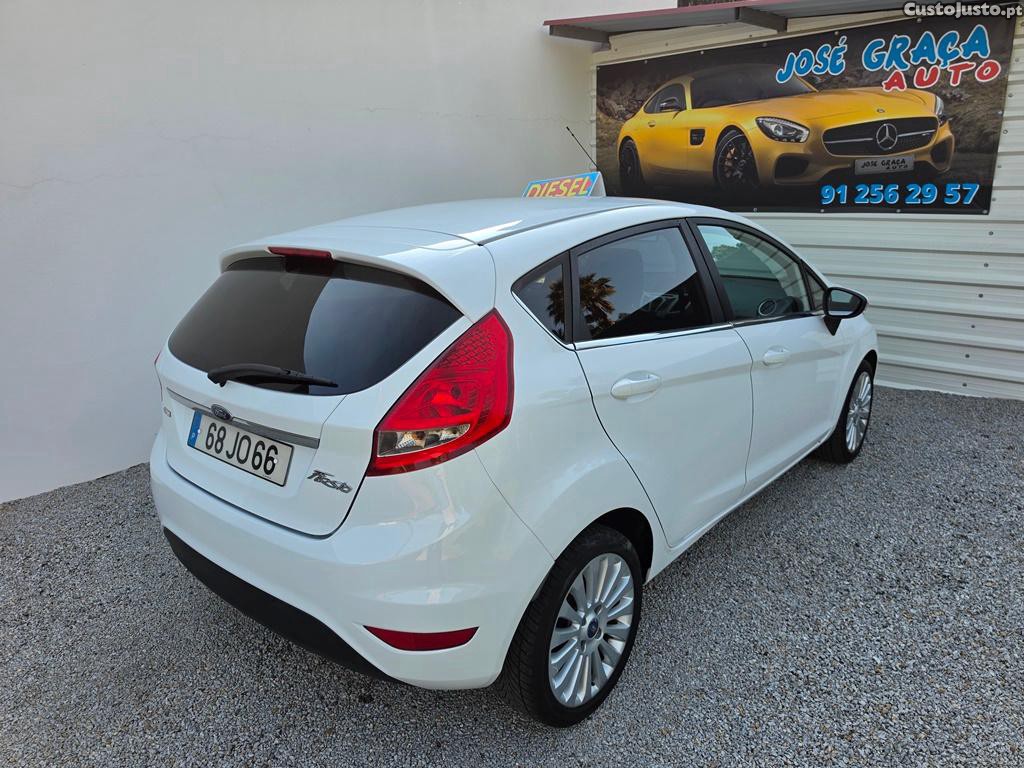 Ford Fiesta 1.4Tdci 70cv 07/2010 — fotografia 11