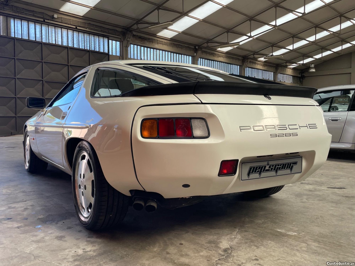Porsche 928 S - 85 — photo 2