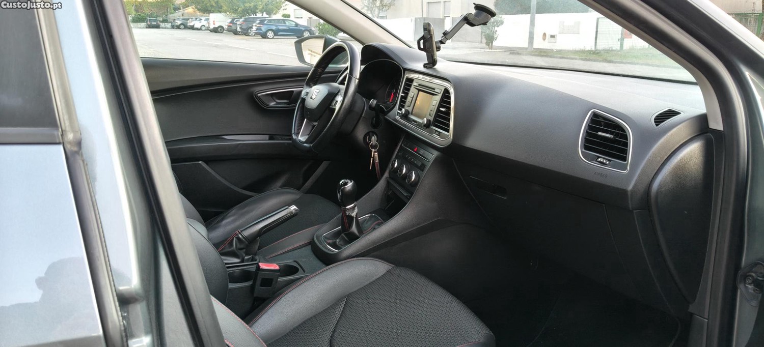 Seat Leon FR 2.0 TDI 184 cv NACIONAL estado novo - 13 — photo 3