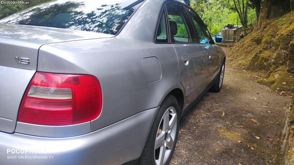 Audi A4 1.6 — fotografia 2
