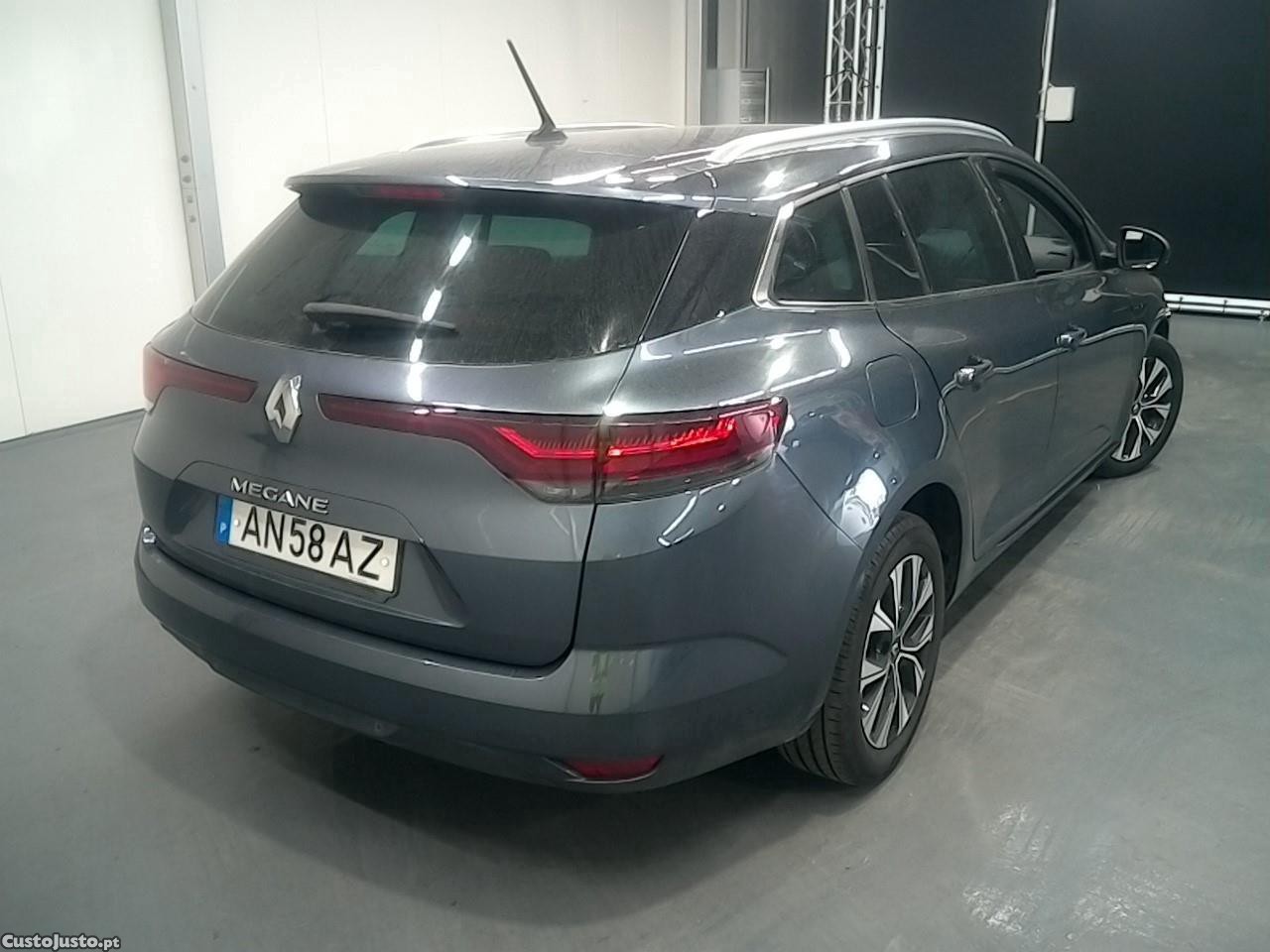 Renault Mégane Sport Tourer 1.3 TCe Limited 140cv - 21 — photo 3