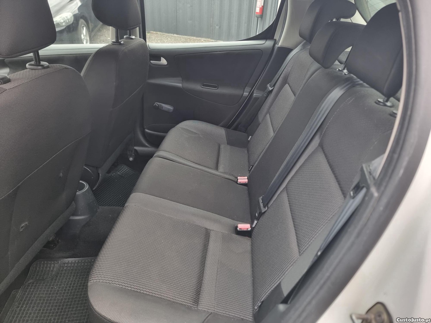 Peugeot 207 1.6 HDI — fotografia 12