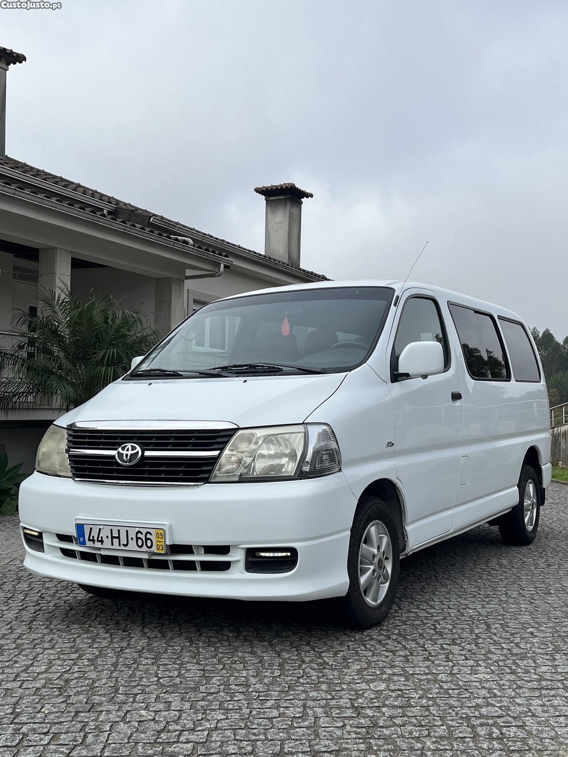 Toyota HiAce Toyota HiAce 2.5 D-4D 9 Lugares  - 09 — photo 4