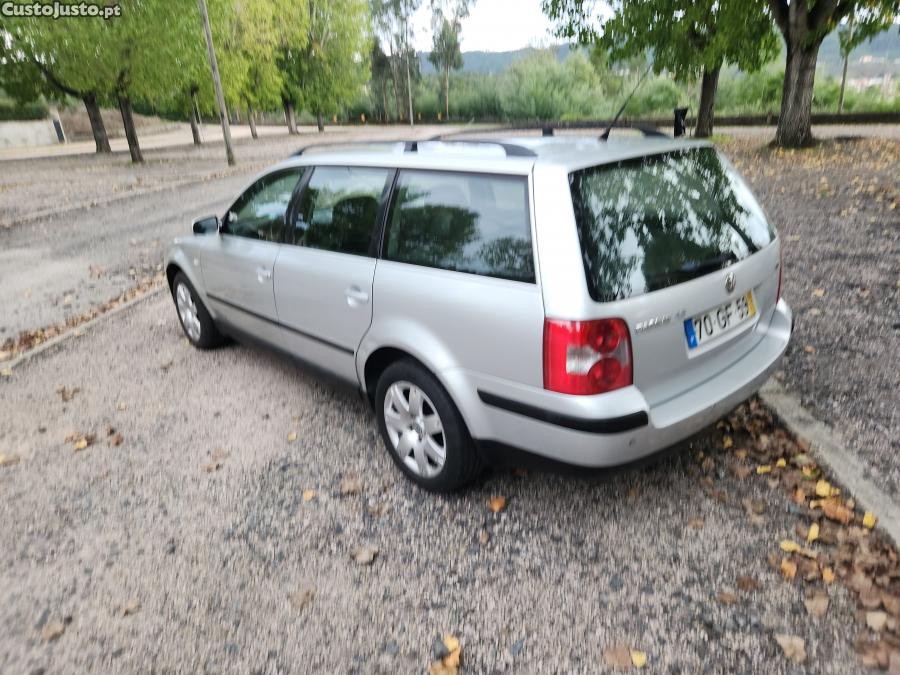 Volkswagen Passat 1.9 TDi Trendline — fotografia 10