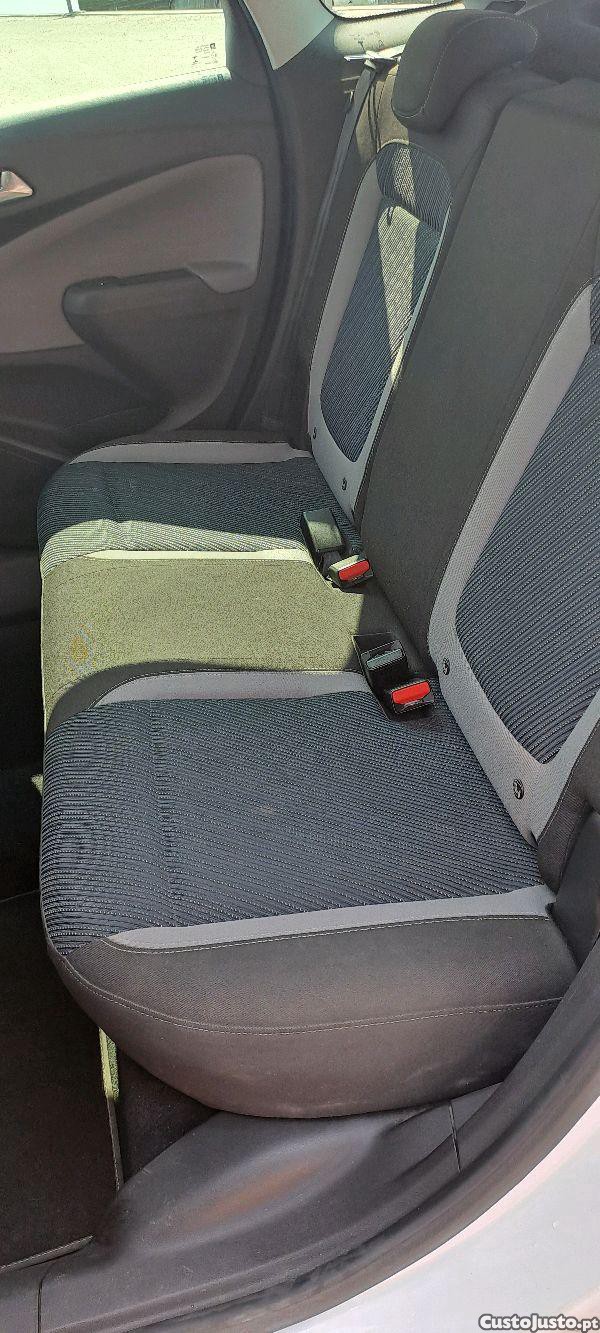 Opel Crossland X 1.2T — fotografia 2