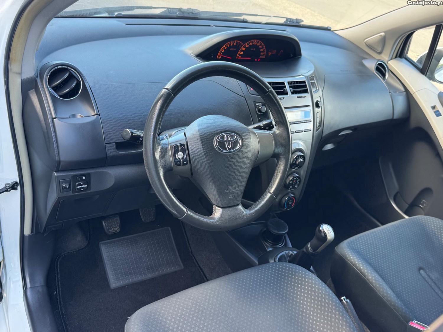 Toyota Yaris 1.0 VVTI Motor de Corrente C/Novo - 11 — photo 4