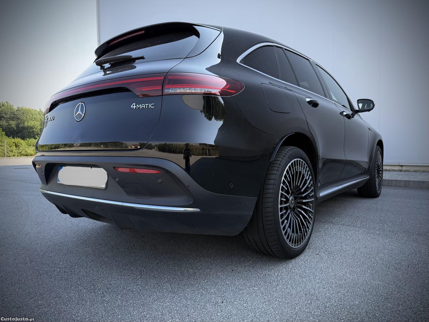 Mercedes-Benz EQC 4Matic AMG Line — fotografia 2