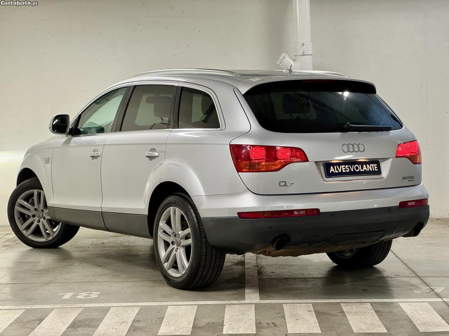 Audi Q7 3.0 TDi Tiptronic — fotografia 14