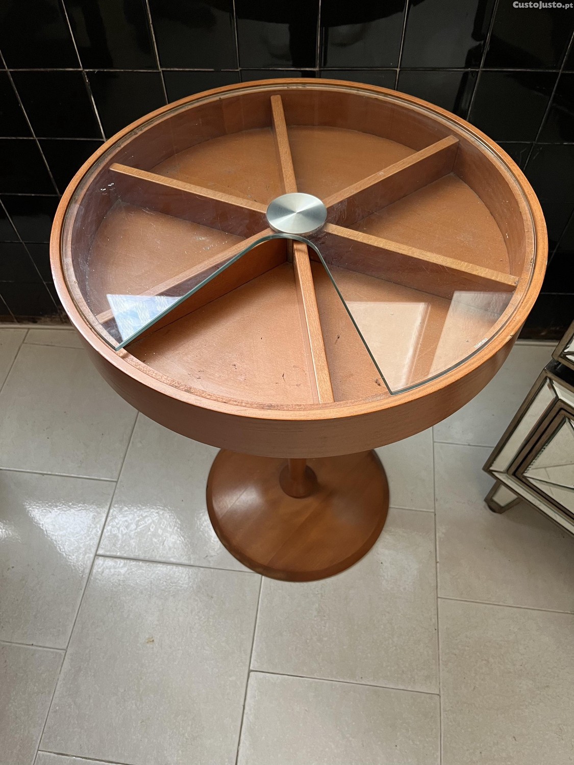 Mesa de apoio com tampo rotativo. Vintage