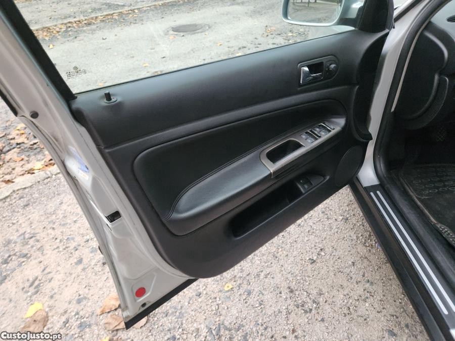 Volkswagen Passat 1.9 TDi Trendline — fotografia 6