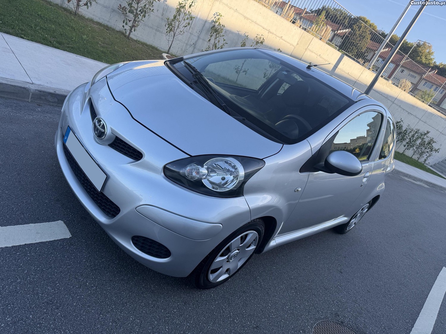 Toyota Aygo Caixa Automática - GPS / CarPlay - 10 — photo 4