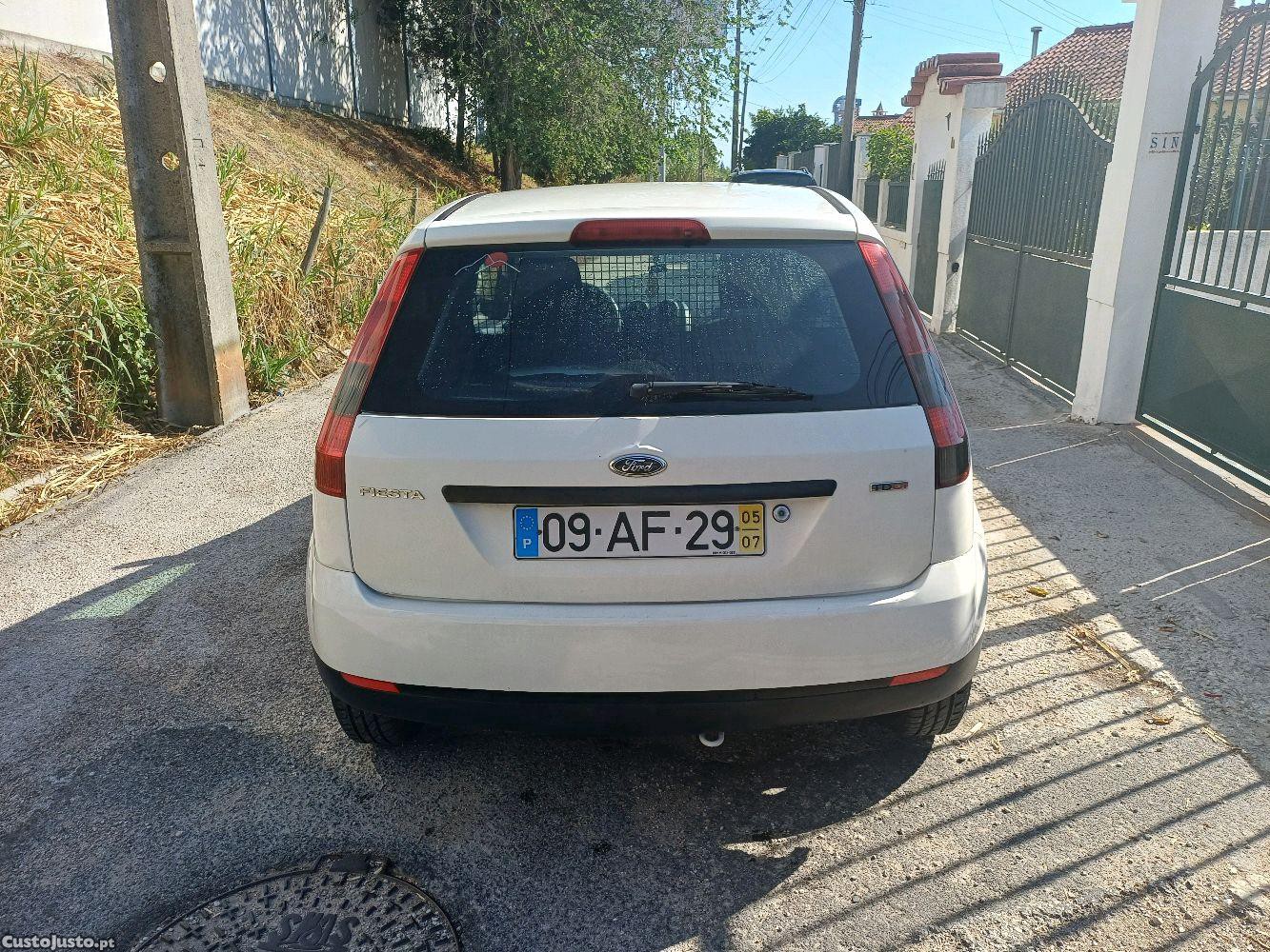 Ford Fiesta 1.4Tdci van — fotografia 8