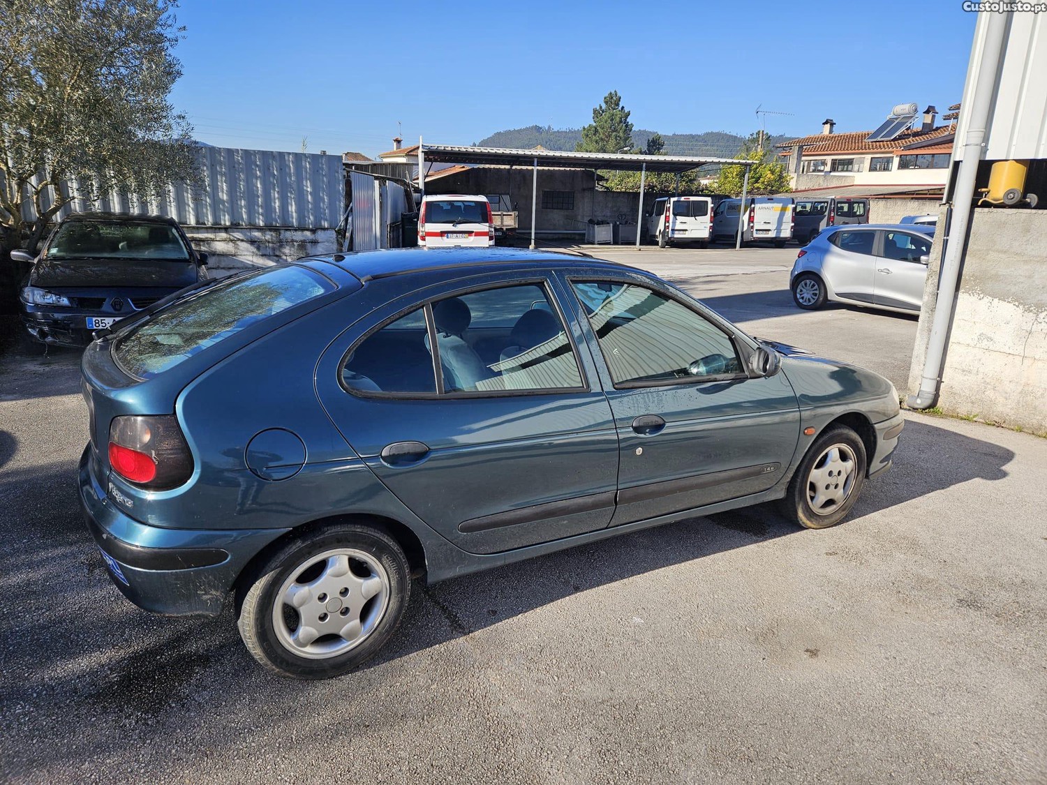 Renault Mégane 1.4 GPL - 96 — photo 2