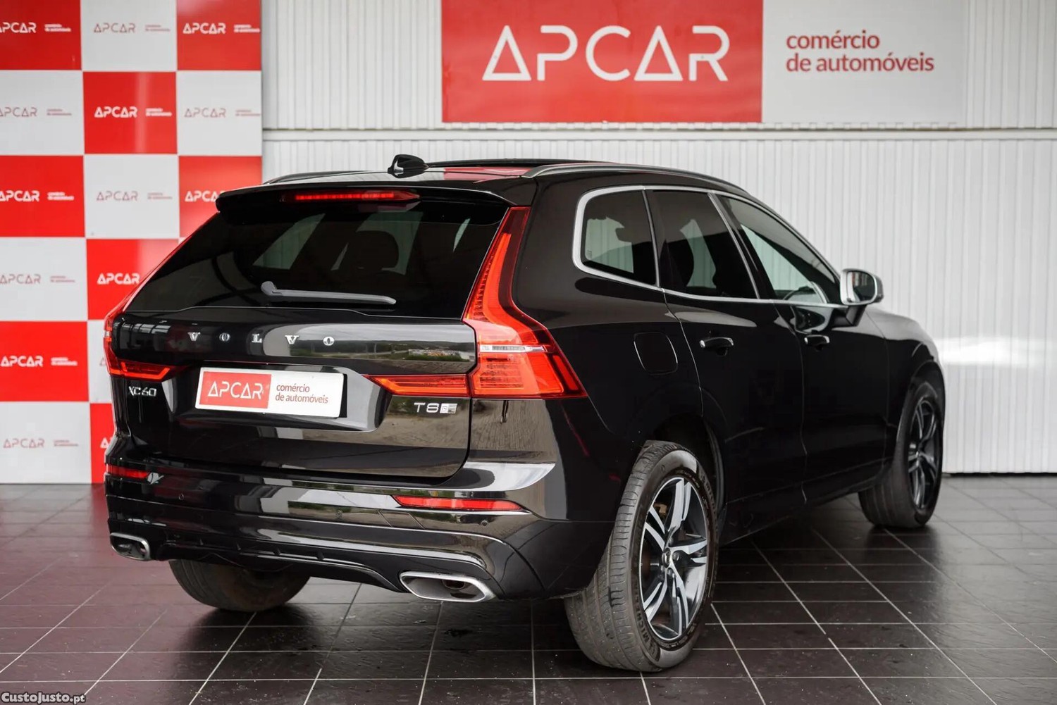 Volvo XC60 2.0 T8 PHEV R-Design AWD - 19 — photo 5