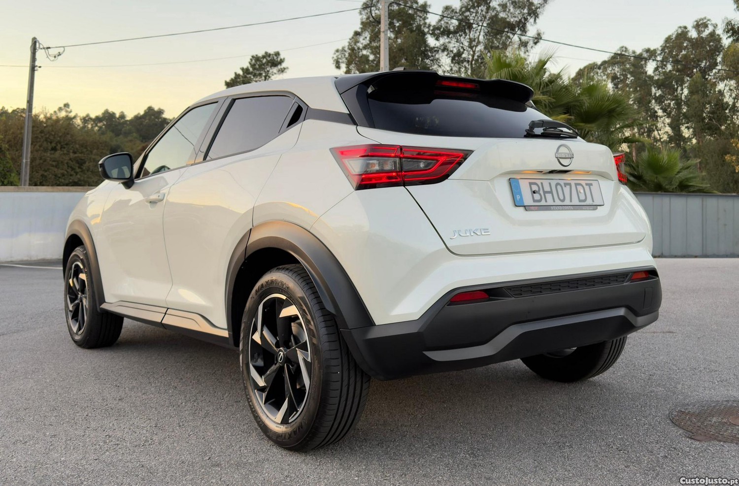 Nissan Juke 1.0 DIG-T N-Connecta - 24 — photo 3