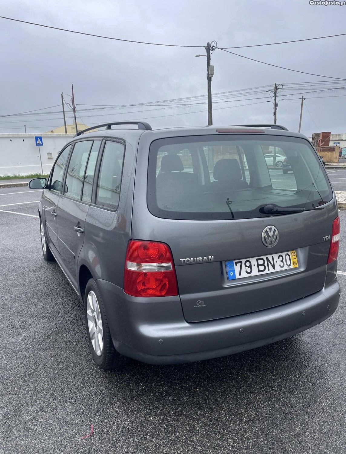 VW Touran 1.9 - 06 — photo 2