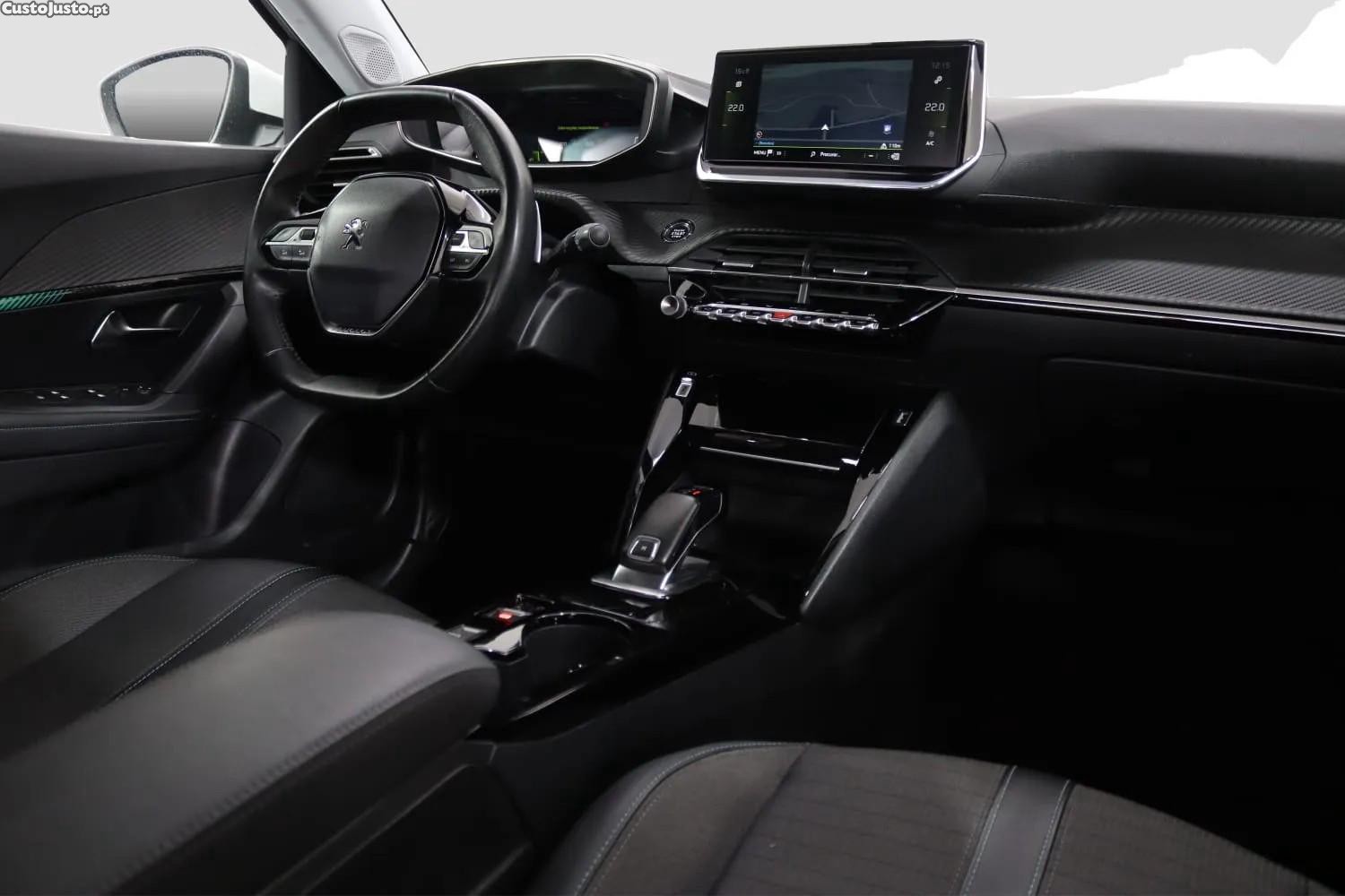Peugeot 2008 1.2 PureTech Allure Pack EAT8 - 21 — photo 4