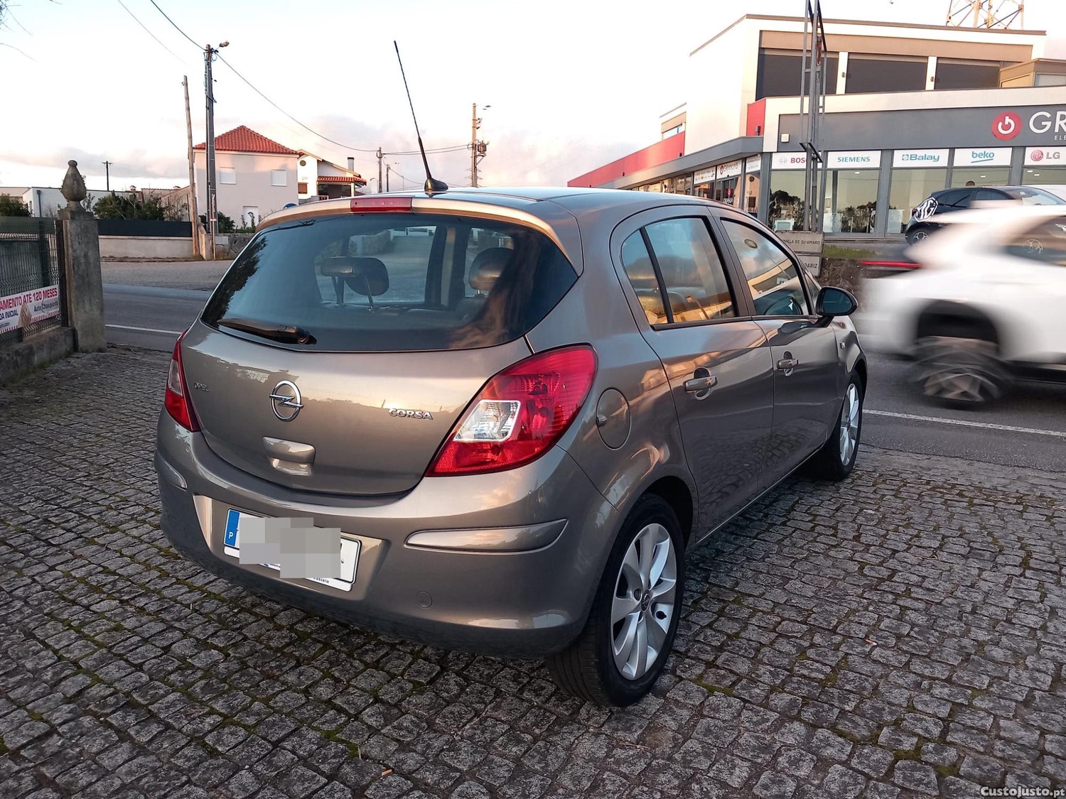 Opel Corsa D 1.2 Caixa Automática - 12 — photo 4