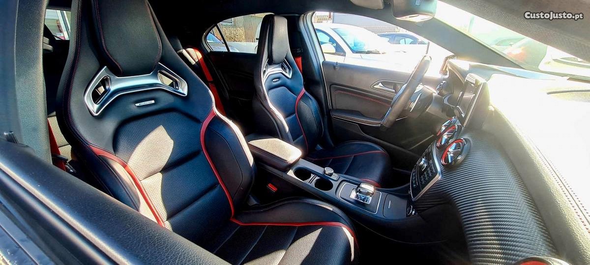 Mercedes-Benz A 45 AMG 4 MATIC 360 CV — fotografia 3