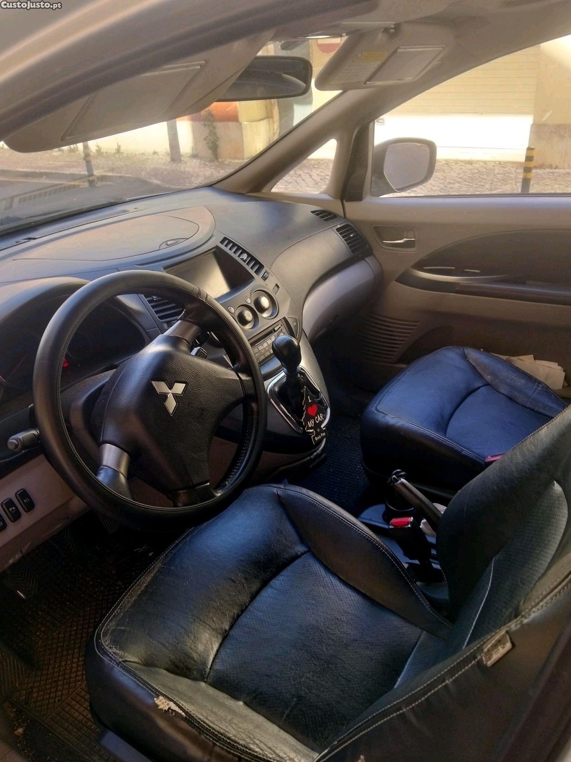 Mitsubishi Grandis . — photo 2