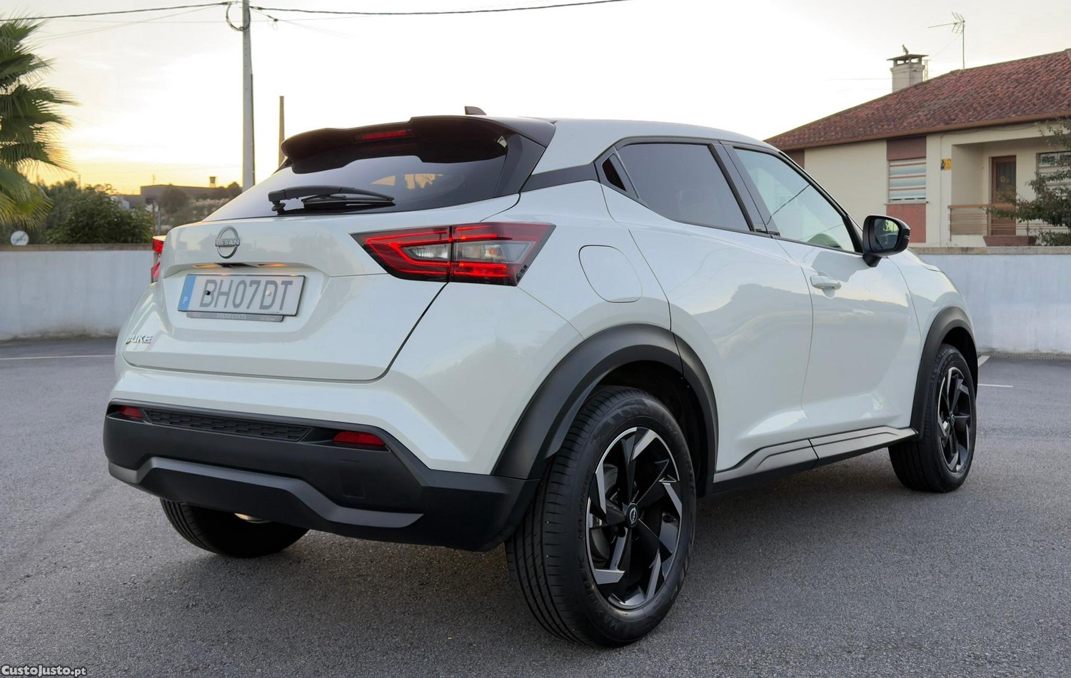 Nissan Juke 1.0 DIG-T N-Connecta - 24 — photo 4