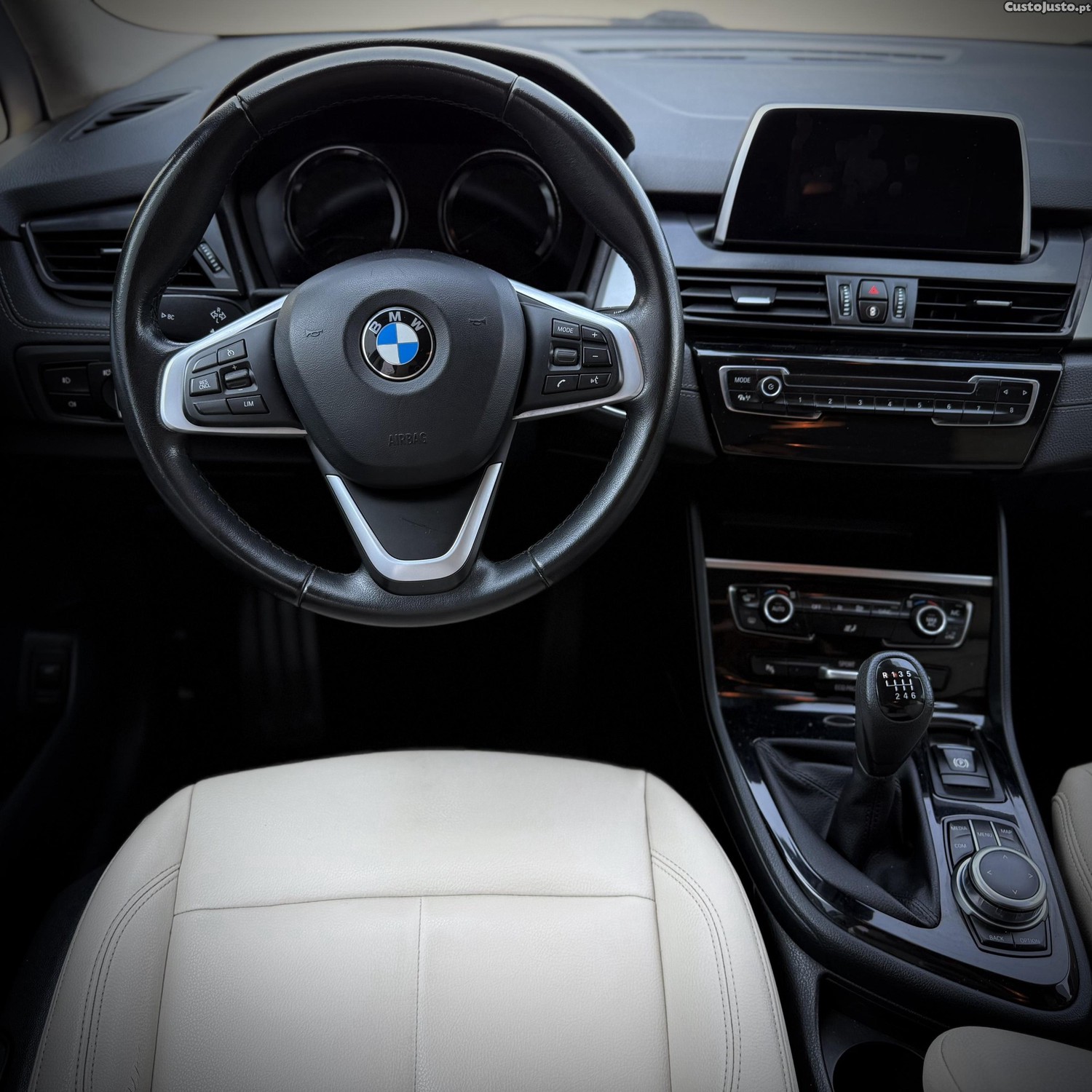 BMW 216 Gran Tourer 7L Line Luxury — fotografia 3
