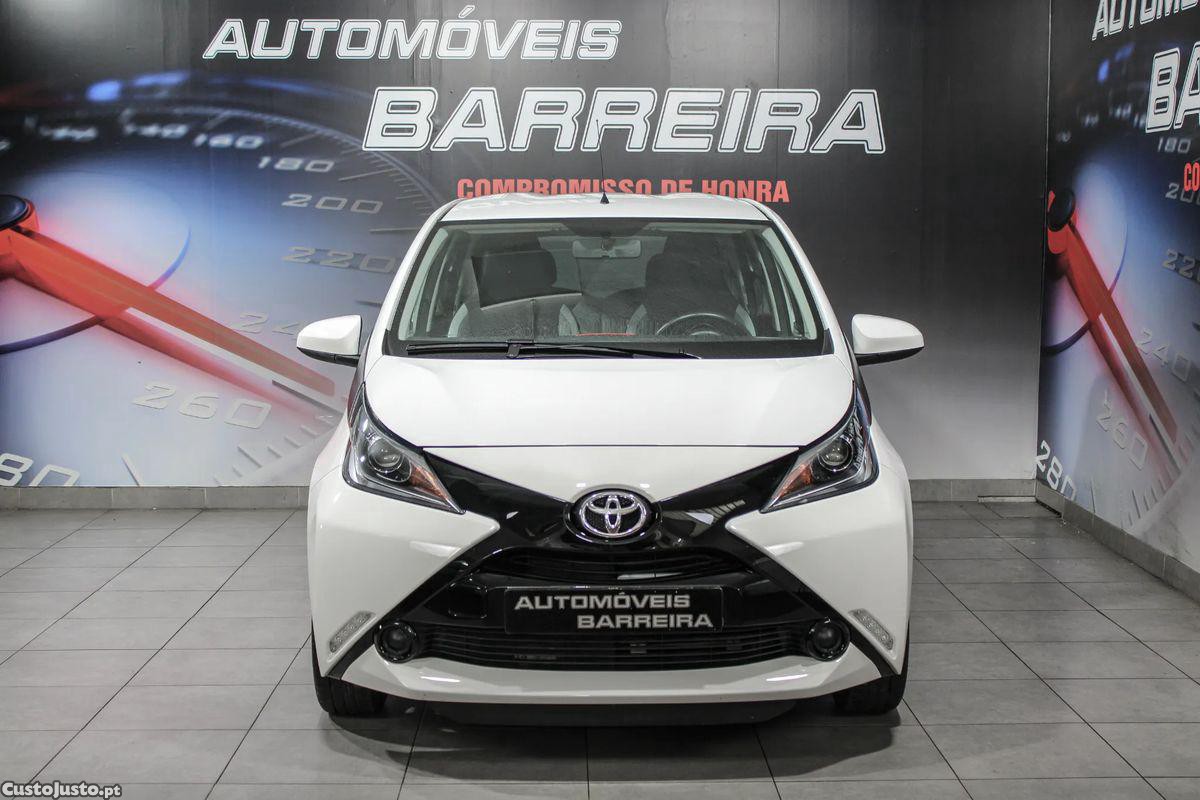 Toyota Aygo 1.0 X-Play+AC+X-Touch — fotografia 5