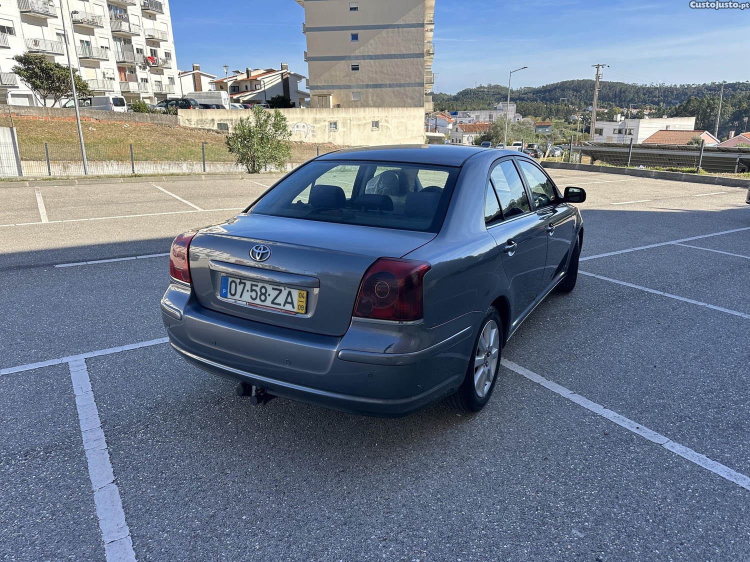 Toyota Avensis 2.0 D4D — photo 3