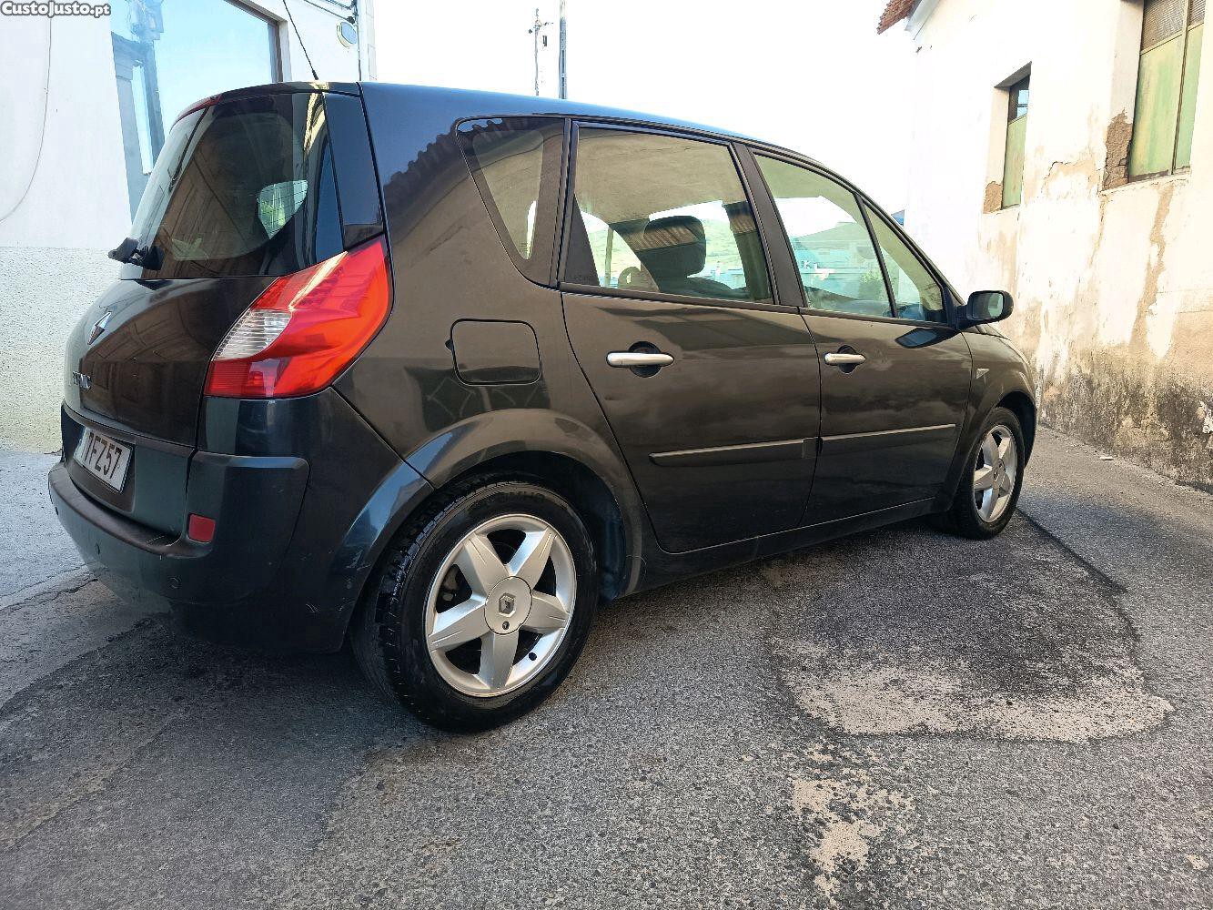 Renault Scénic Dynamique S - 08 — photo 3