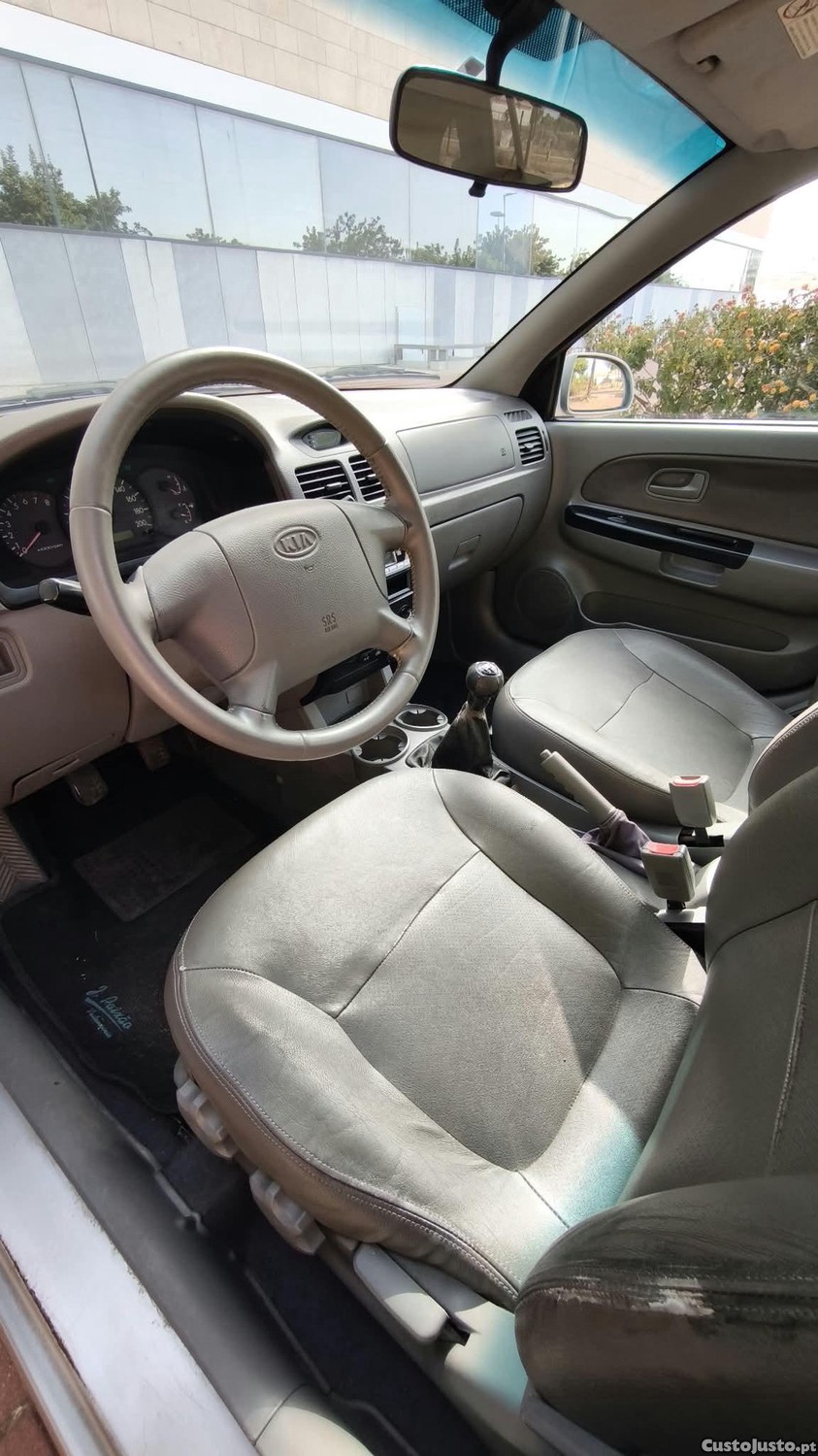 Kia Rio 1.4 gasolina — fotografia 3