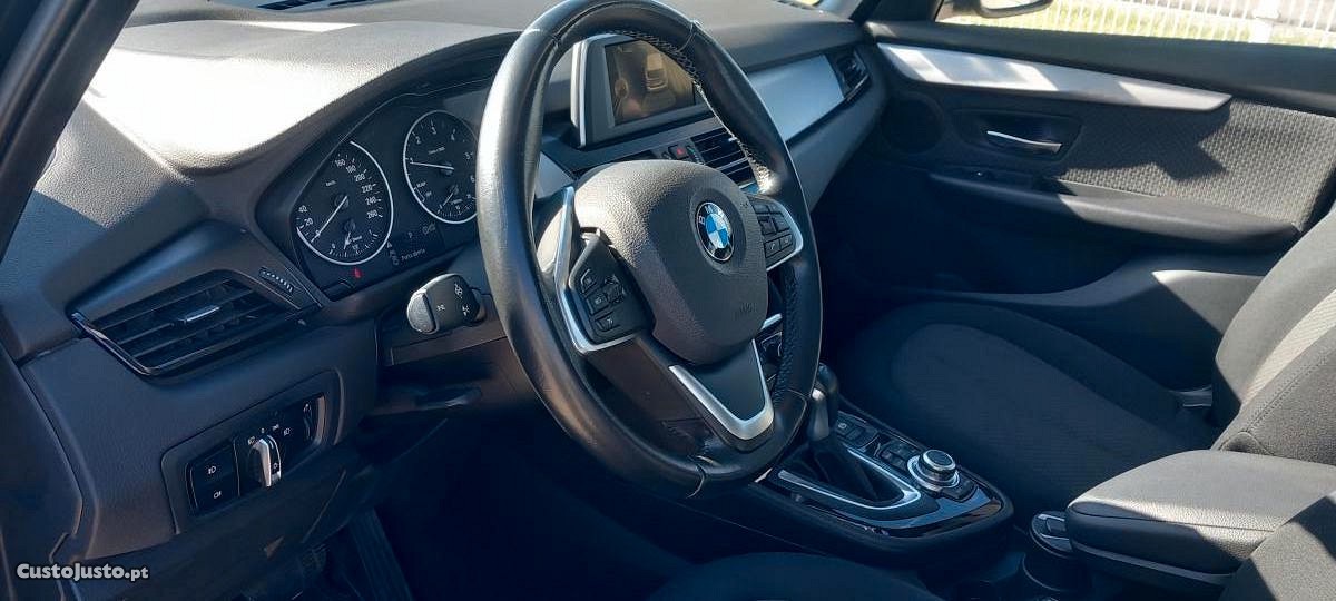 BMW 218 Active Tourer D — fotografia 5