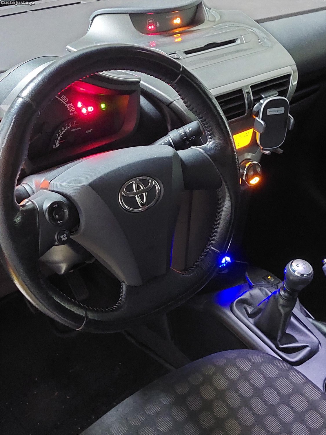 Toyota iQ 1.33 VVT-i - 98 CV — fotografia 4