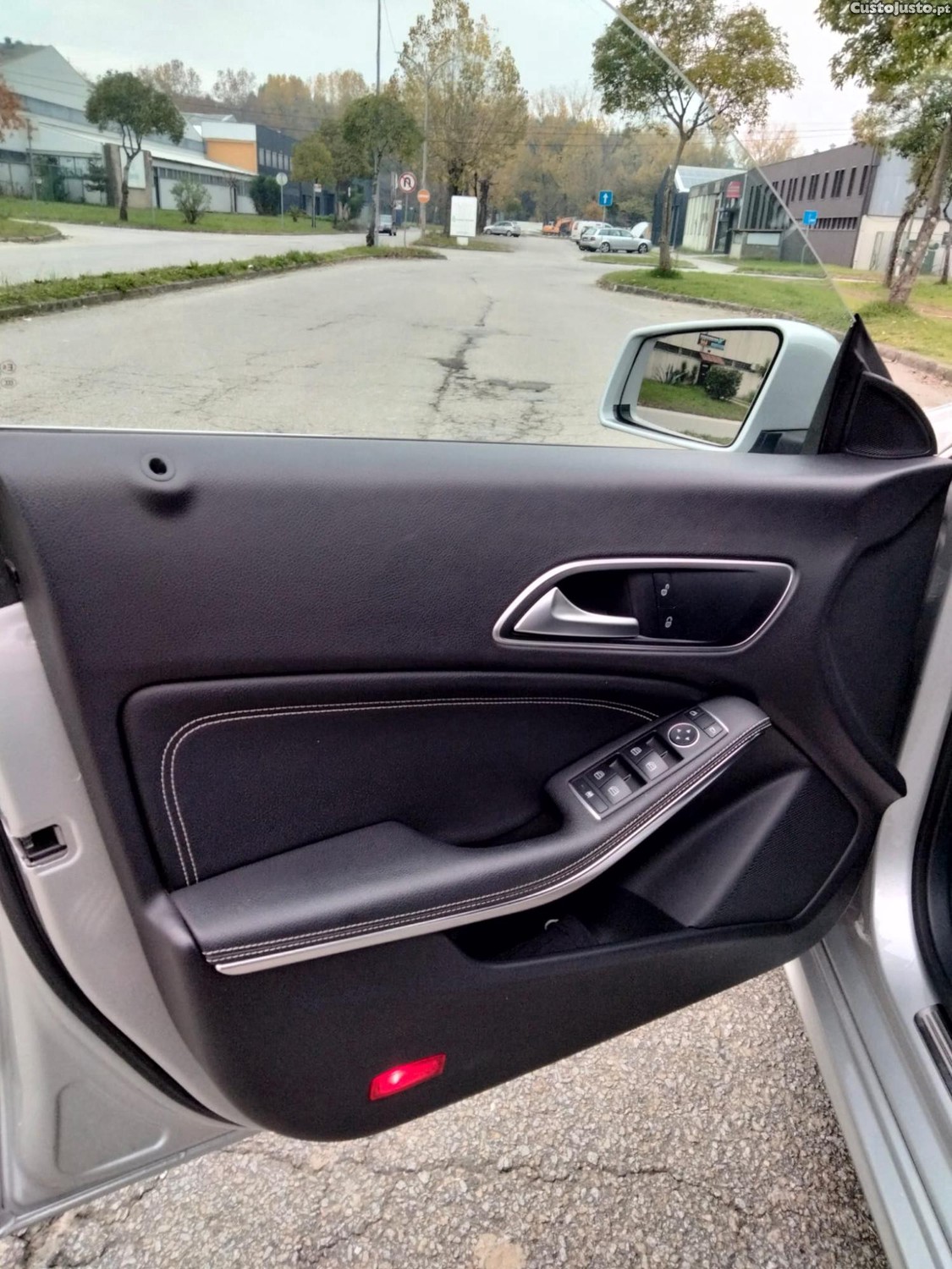 Mercedes-Benz CLA 180 180 D — fotografia 3