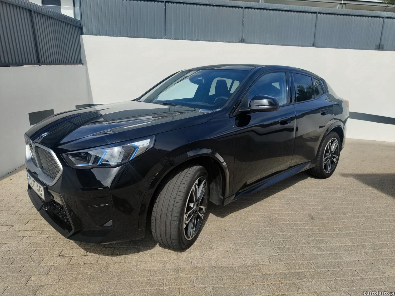BMW iX2 Edrive 20  FullExtras - 25 — photo 2