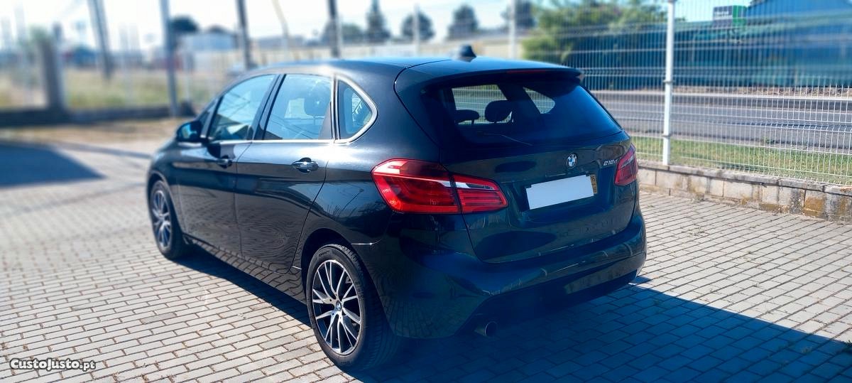 BMW 218 Active Tourer D — fotografia 2