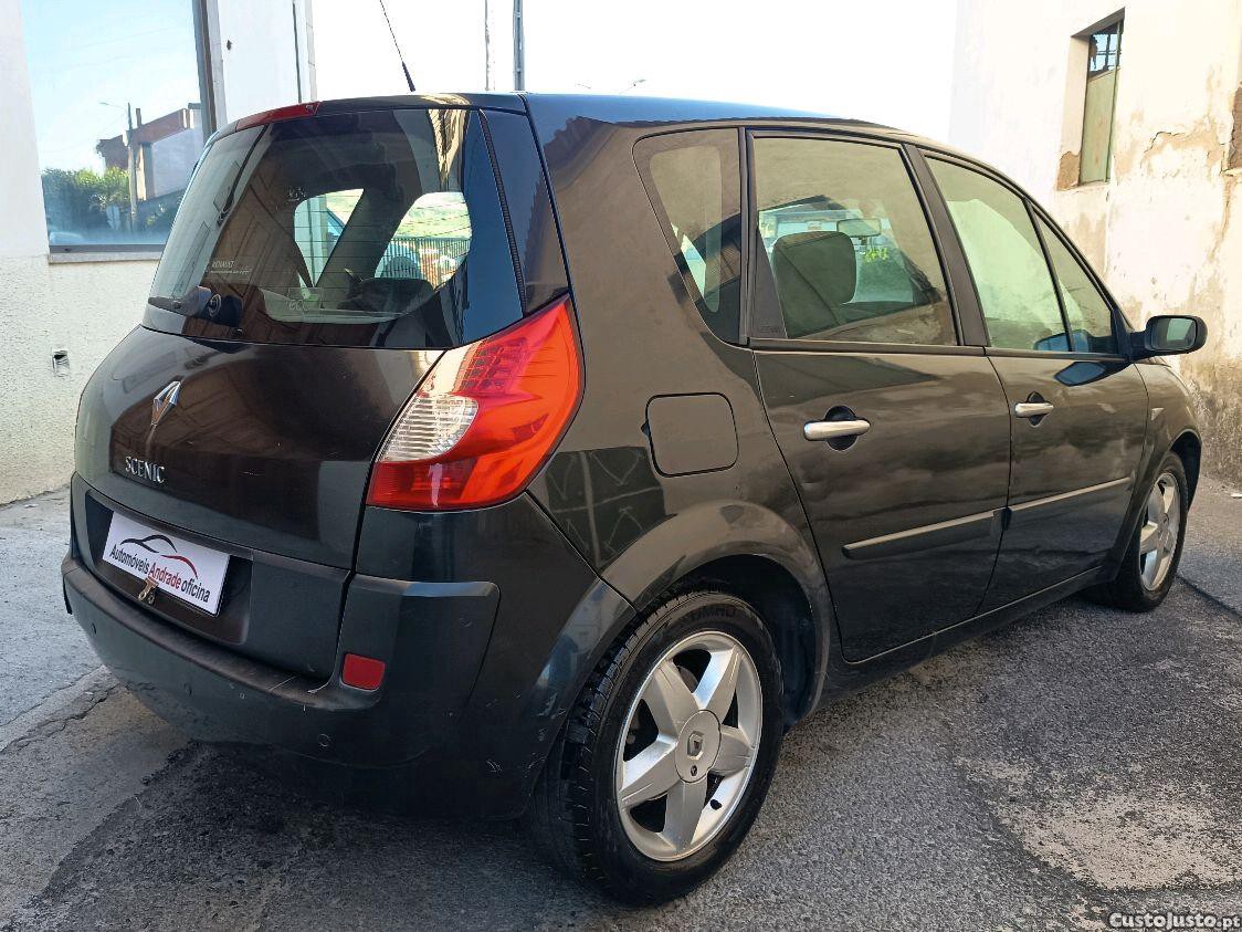 Renault Scénic Dynamique S - 08 — photo 4