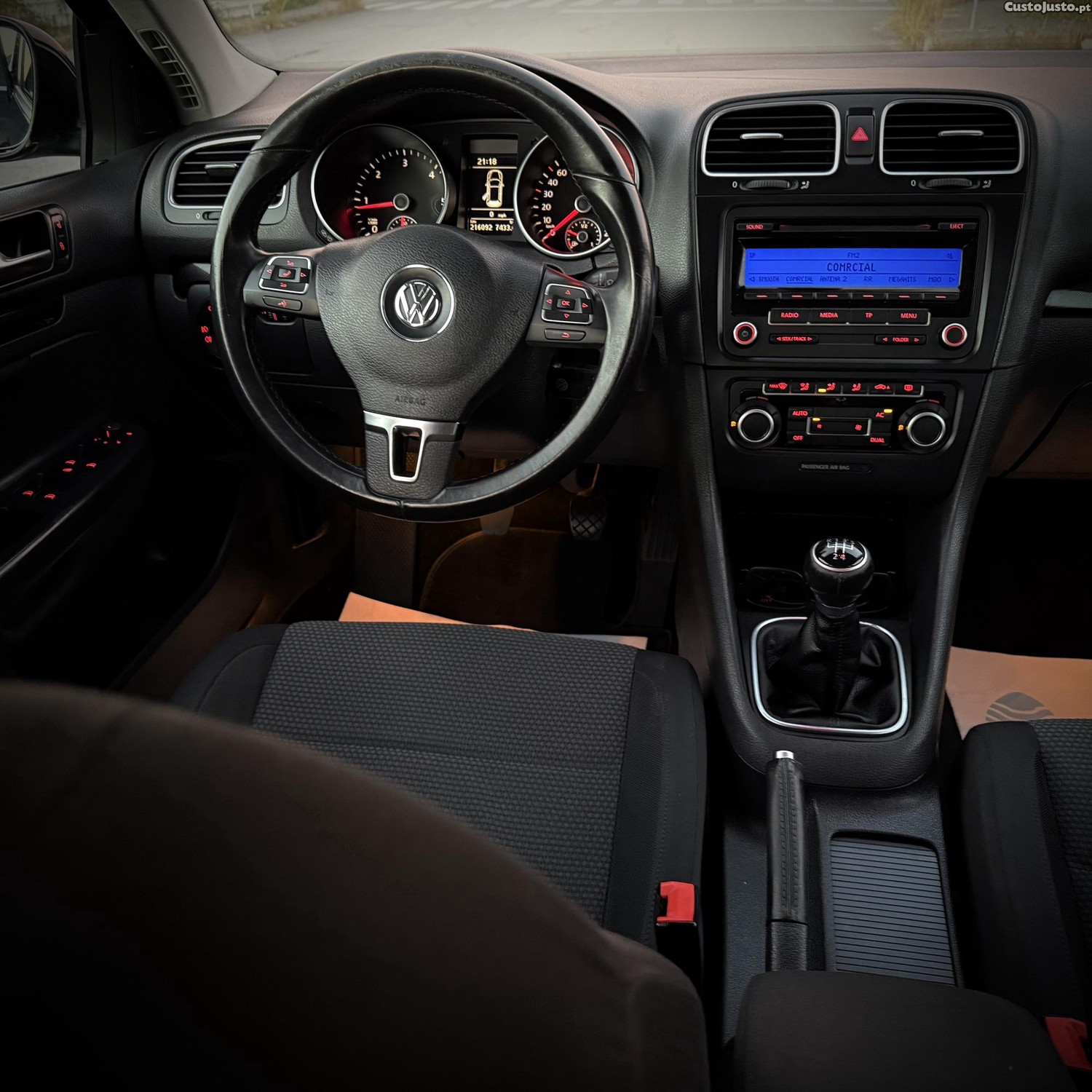 Volkswagen Golf 1.6 TDI Variant Highline — fotografia 4