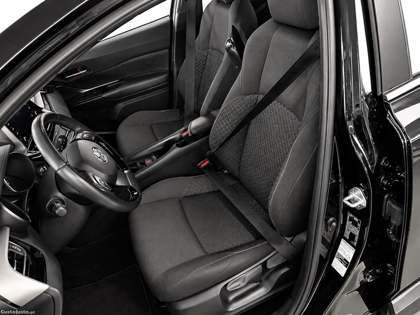 Toyota C-HR 1.8 HYBRID COMFORT (AUTO) - 21 — photo 4