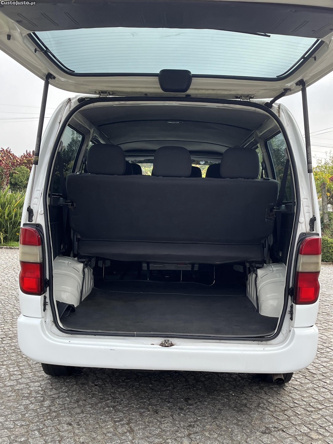 Toyota HiAce Toyota HiAce 2.5 D-4D 9 Lugares  - 09 — photo 5