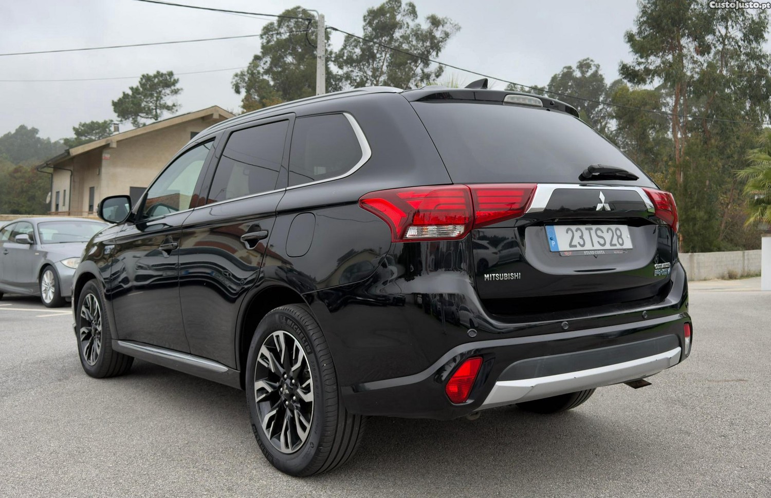 Mitsubishi Outlander 2.0 Instyle Navi - 17 — photo 3