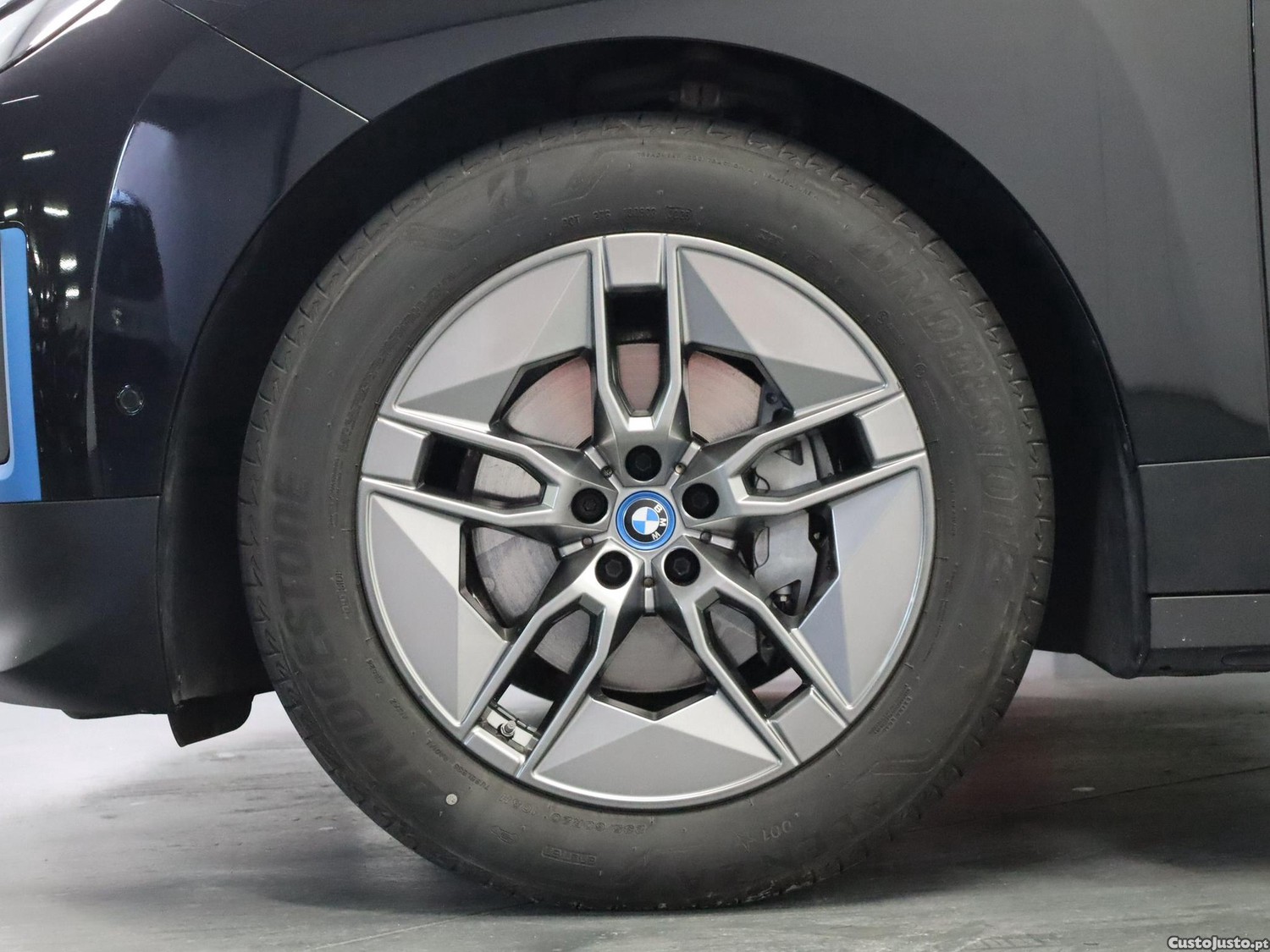 BMW iX xDrive 40 - 22 — photo 5