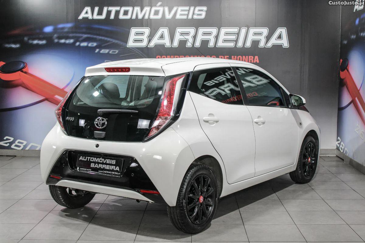 Toyota Aygo 1.0 X-Play+AC+X-Touch — fotografia 19