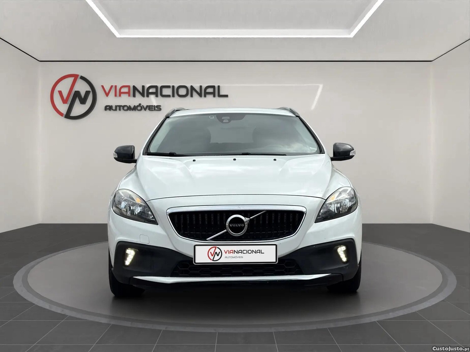Volvo V40 2.0 D2 — photo 2