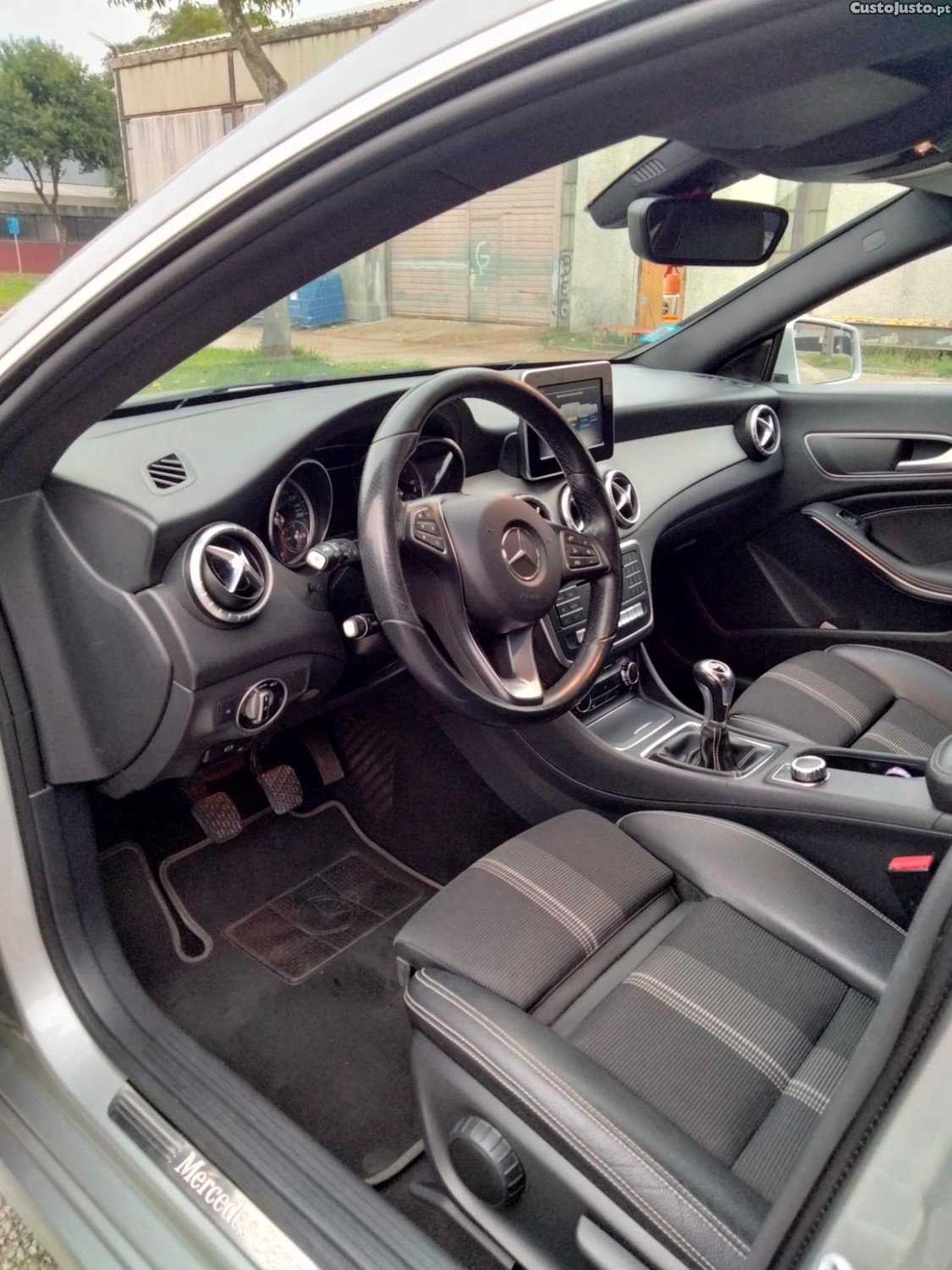 Mercedes-Benz CLA 180 180 D — fotografia 4